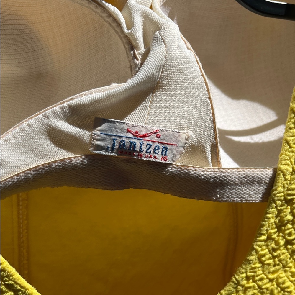 VINTAGE JANTZEN Yellow Textured Swimwear with Embroidered Logo - Picture 4 of 5